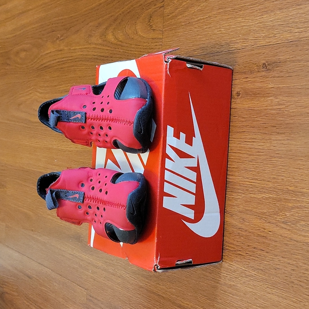 Toddler Nike Sandles 6c